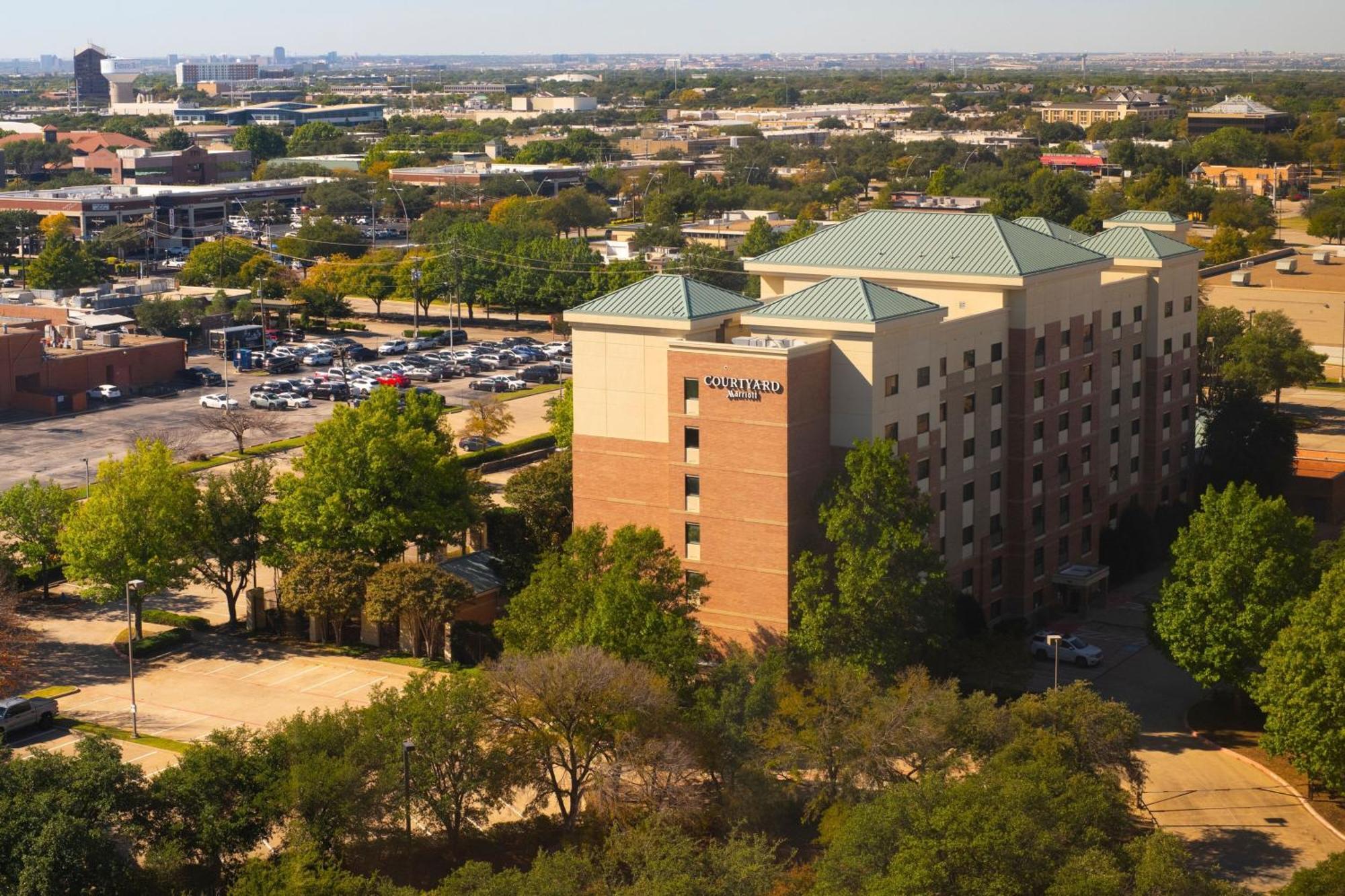 Courtyard Dallas Addison Quorum Drive Hotel Exterior foto